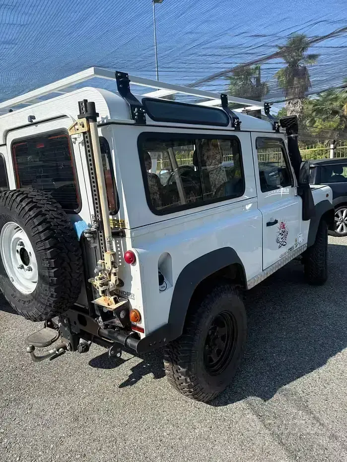 Usata Land Rover Defender 122 CV (89 kW) 2011 Bianco Station wagon