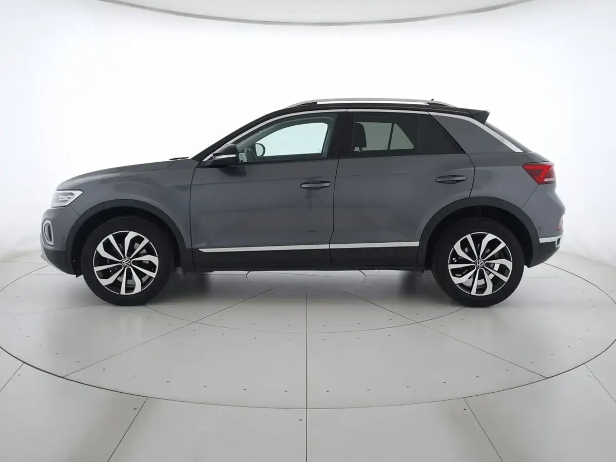 Usata VW T-Roc Style 150 CV (110 kW) 2024 Indium grey metallizzato nero SUV