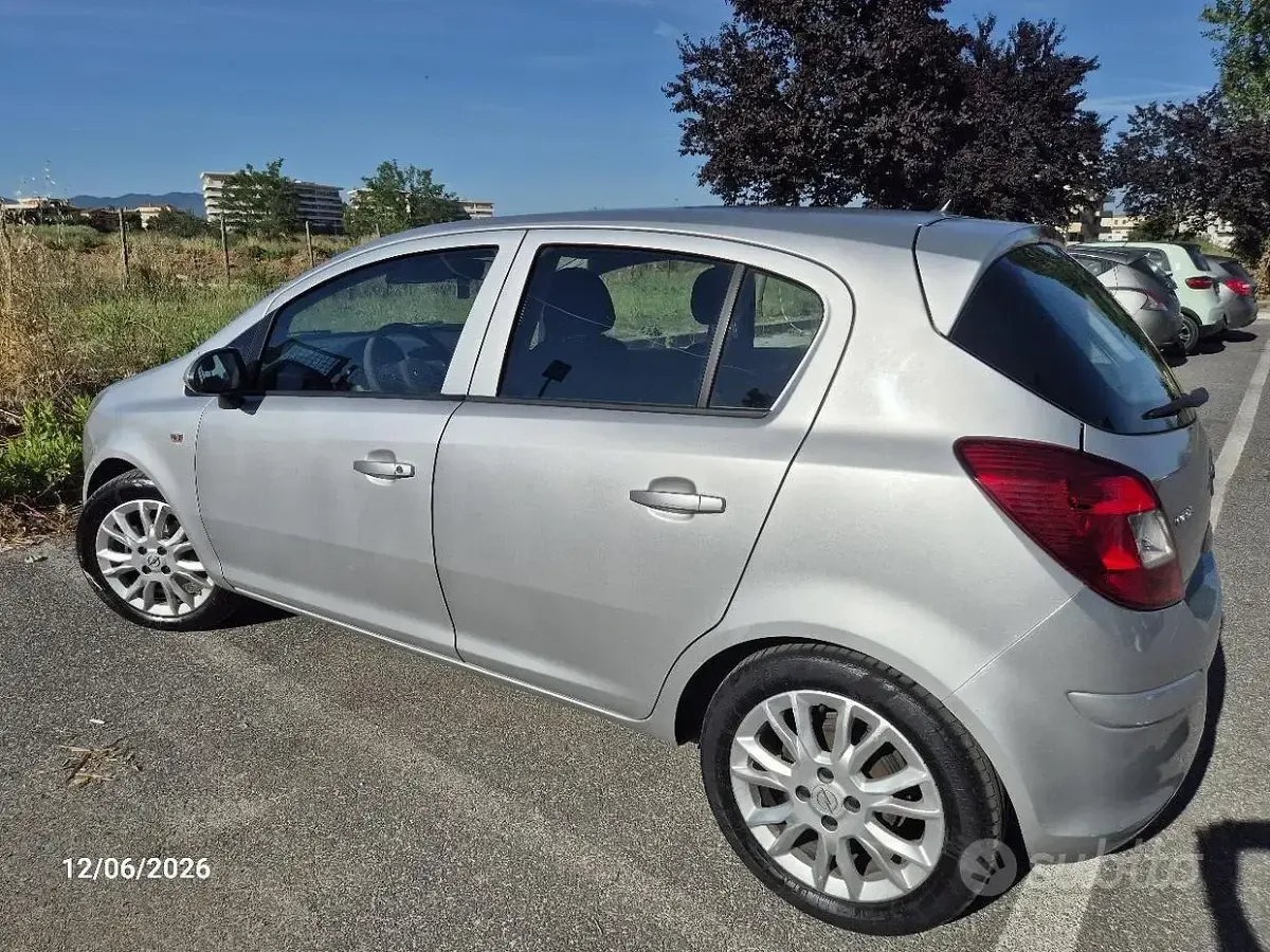 Usata Opel Corsa 75 CV (55 kW) 2009 Grigio Utilitaria