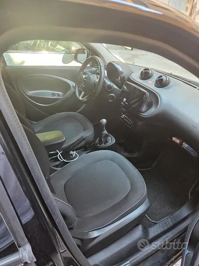 Usata Smart ForFour Prime 71 CV (52 kW) 2014 Nero Utilitaria