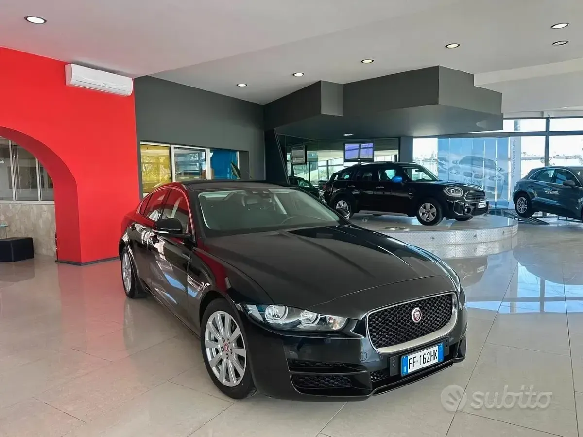Usata Jaguar XE 180 CV (132 kW) 2016 Nero Berlina