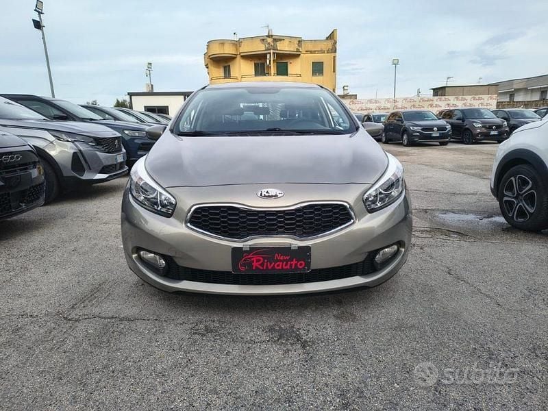 Usata Kia Ceed 89 CV (65 kW) 2013 Grigio scuro Utilitaria