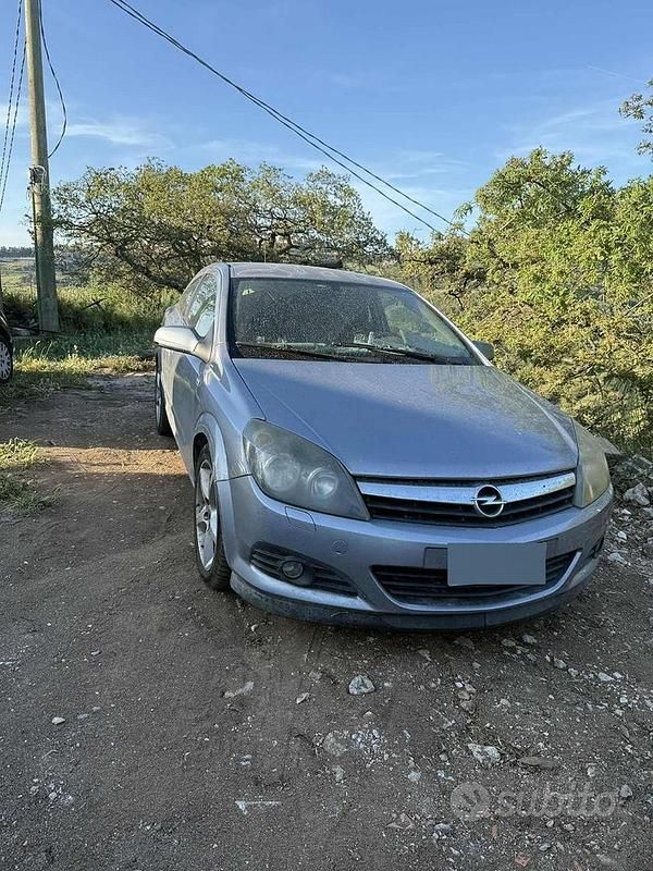 Usata Opel Astra GTC 101 CV (74 kW) 2007 Berlina