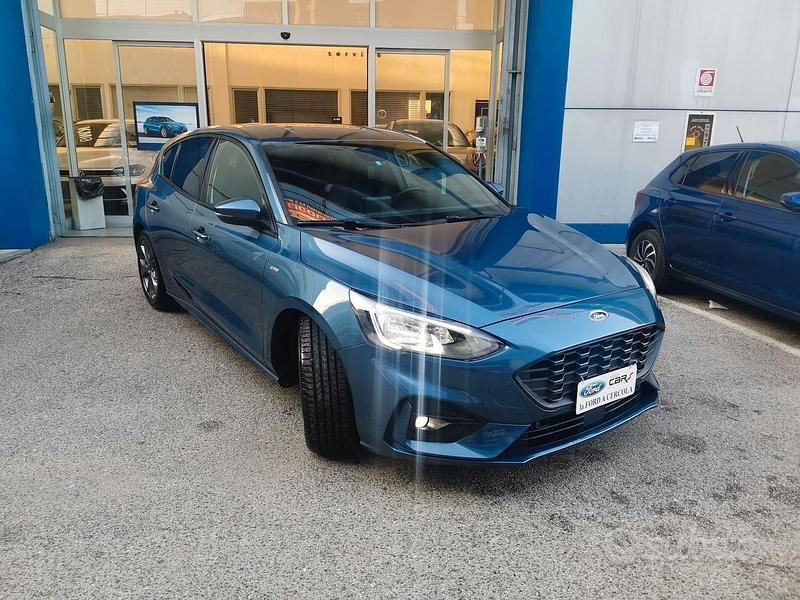 Usado Ford Focus ST-Line 120 HP (88 kW) 2021 Azul Sedan