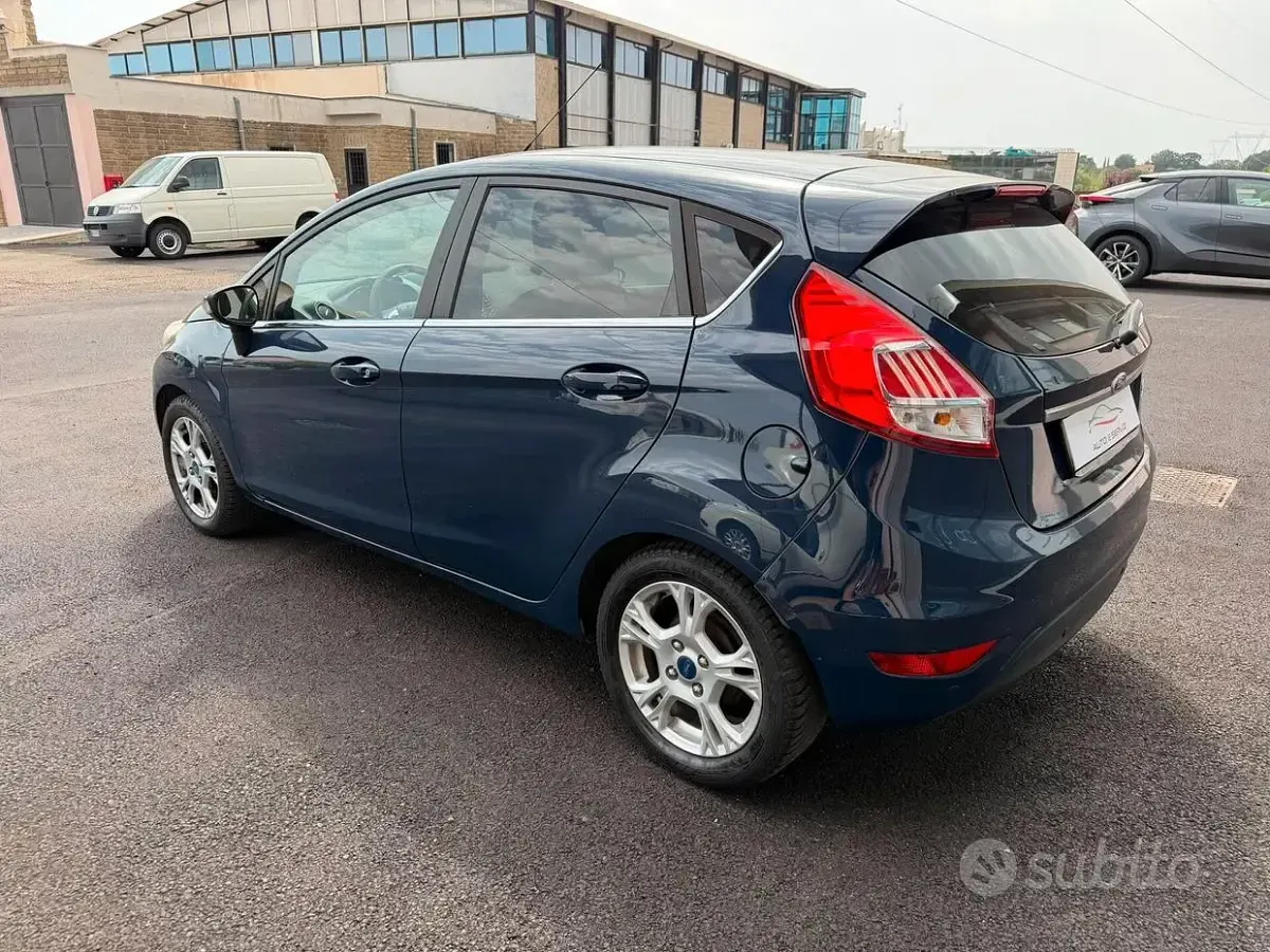 Usata Ford Fiesta Business Edition 75 CV (55 kW) 2016 Bluazzurro Utilitaria
