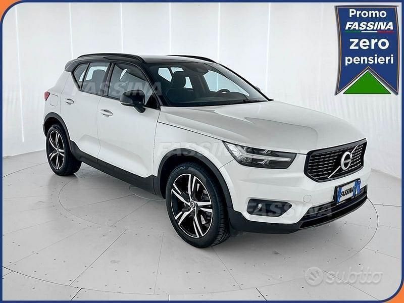 Bianco/nero Usata 2021 Volvo XC40 R-Design SUV | 26.900 € (Buon prezzo) - Immagine 1/4