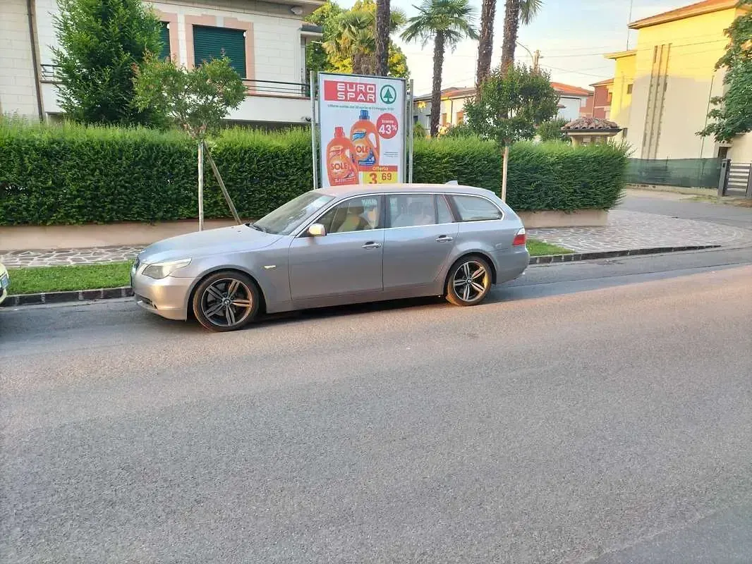 Usata BMW 535 272 CV (200 kW) 2006 Grigio Station wagon