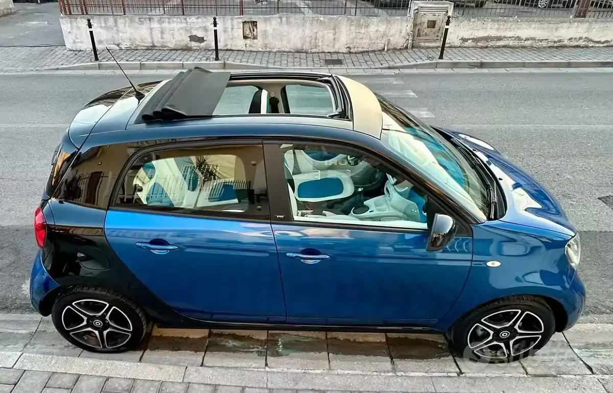 Usata Smart ForFour Proxy 71 CV (52 kW) 2016 Bluazzurro Utilitaria
