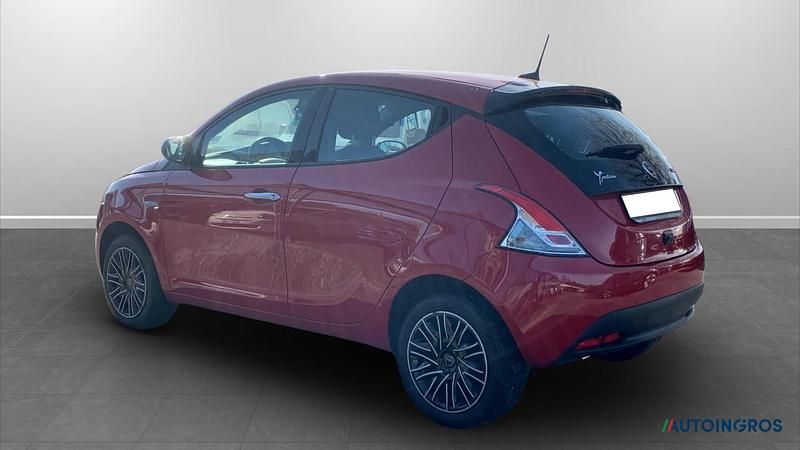 Usata Lancia Ypsilon Gold 69 CV (50 kW) 2023 Rosso Utilitaria