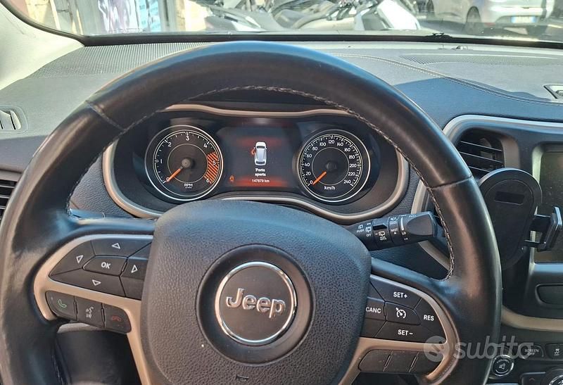 Usata Jeep Cherokee Limited 140 CV (102 kW) 2016 Nero SUV