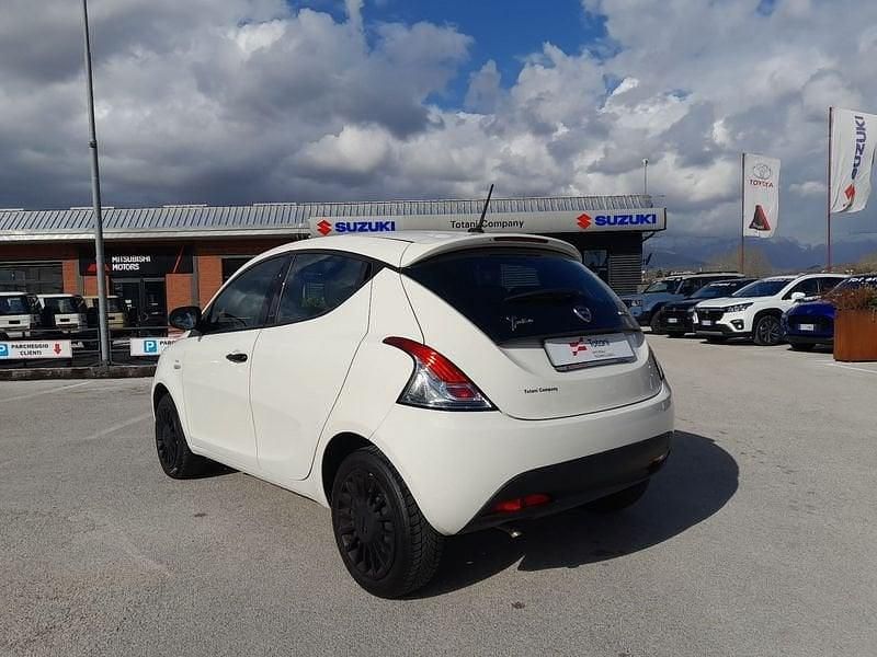 Usata Lancia Ypsilon Silver 69 CV (50 kW) 2020 Bianco Utilitaria