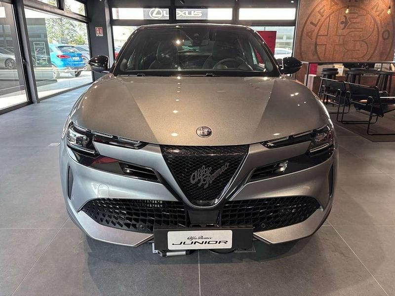 Nuova Alfa Romeo Junior Edizione Speciale 136 CV (100 kW) 2025 Grigio arese con tetto nero SUV