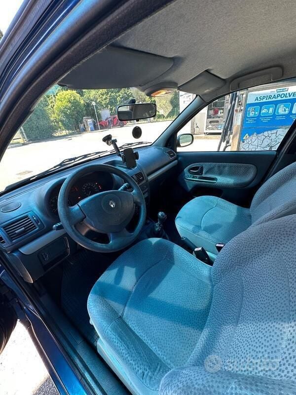 Usado Renault Clio II 75 CV (55 kW) 2005 Azul Utilitario