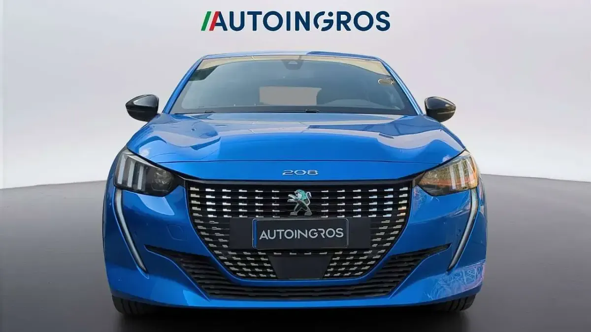 Usata Peugeot e-208 GT-line 56 kW (77 CV) 2020 Blu elettrico Utilitaria