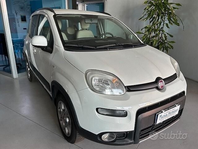 Usata Fiat Panda 4x4 S 85 CV (62 kW) 2016 Bianco Utilitaria