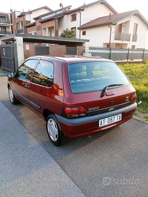 Usata Renault Clio 78 CV (57 kW) 1997 Rosso Utilitaria
