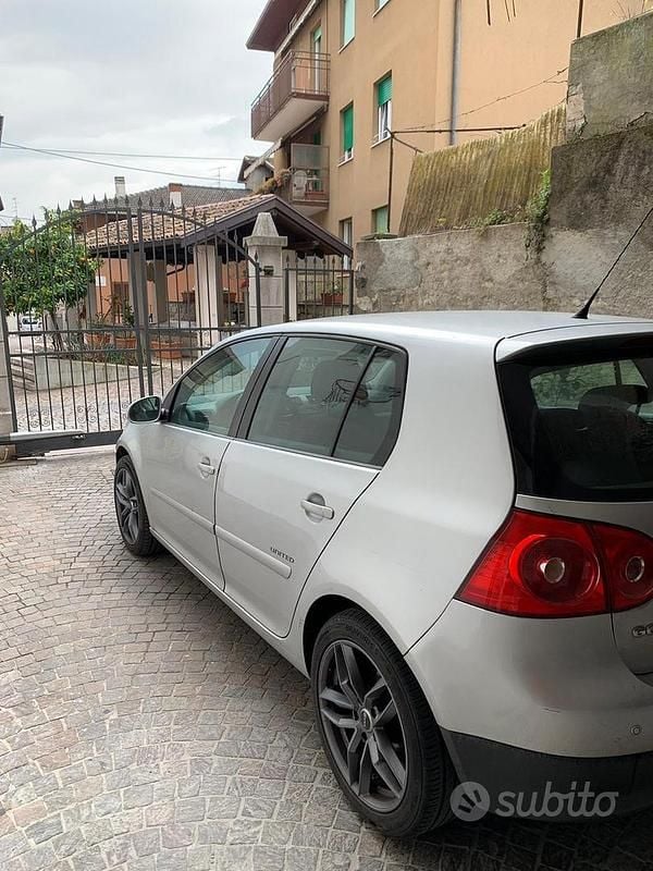 Usata VW Golf VI Comfortline 105 CV (77 kW) 2008 Grigio Utilitaria