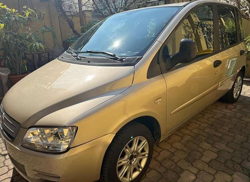 Usata Fiat Multipla 103 CV (75 kW) 2008 Oro Monovolume