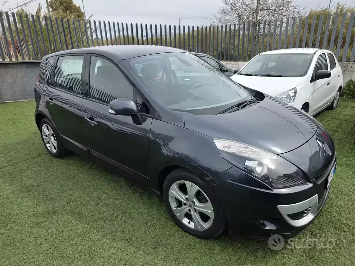 Usata Renault Scénic 110 CV (80 kW) 2010 Nero Monovolume