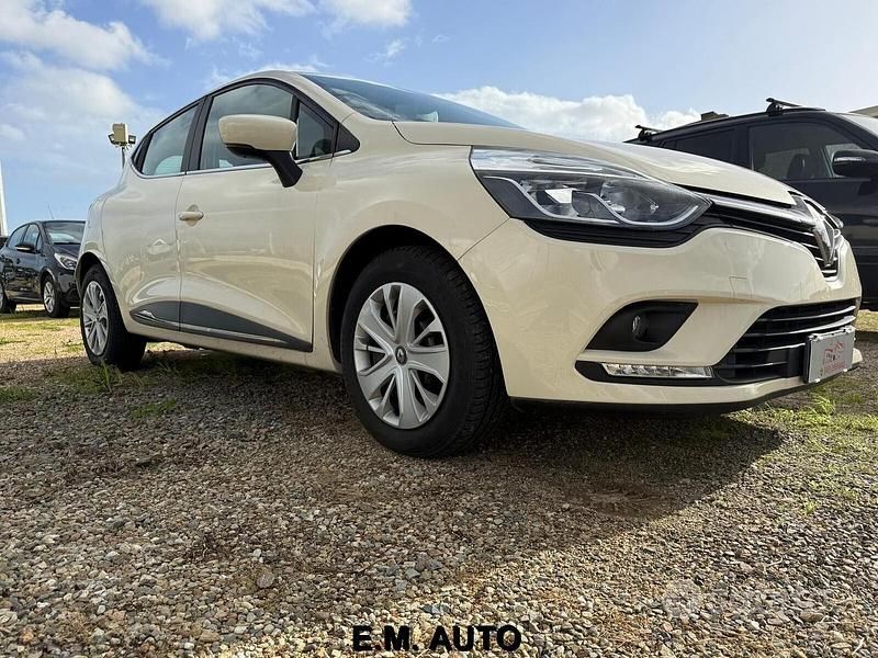Usata Renault Clio IV 75 CV (55 kW) 2017 Beige Berlina