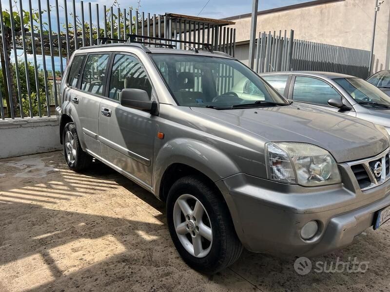 Usata Nissan X-Trail 114 CV (83 kW) 2002 Marrone SUV