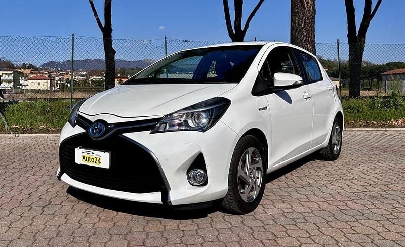 Usata Toyota Yaris Hybrid Active 73 CV (53 kW) 2017 Bianco Berlina