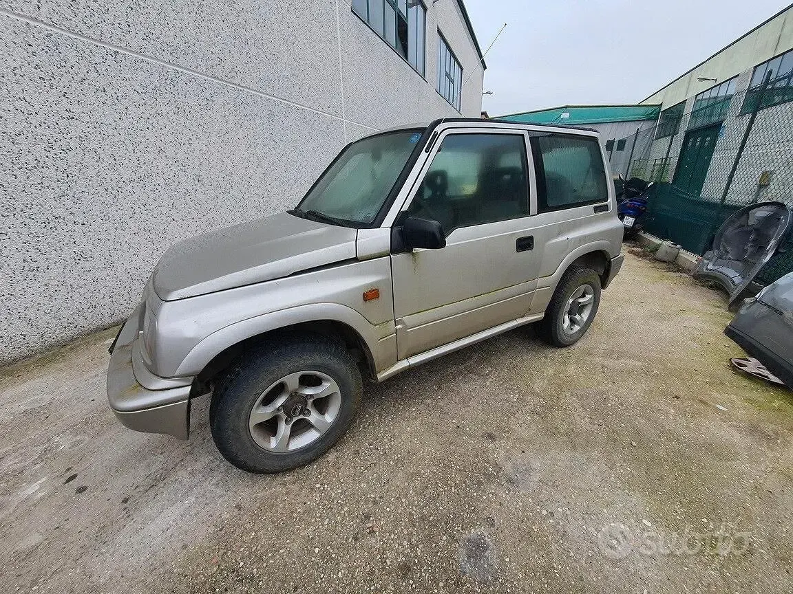 Usata Suzuki Vitara 87 CV (63 kW) 2003 Grigio SUV