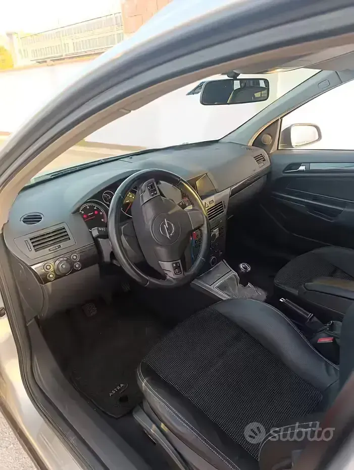 Usata Opel Astra 101 CV (74 kW) 2006 Grigio Station wagon