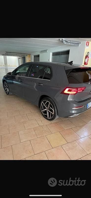 Usata VW Golf VIII Style 131 CV (96 kW) 2022 Grigio Berlina