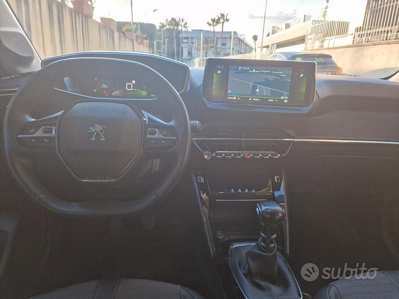 Usata Peugeot 208 Allure 102 CV (75 kW) 2021 Bianco Utilitaria