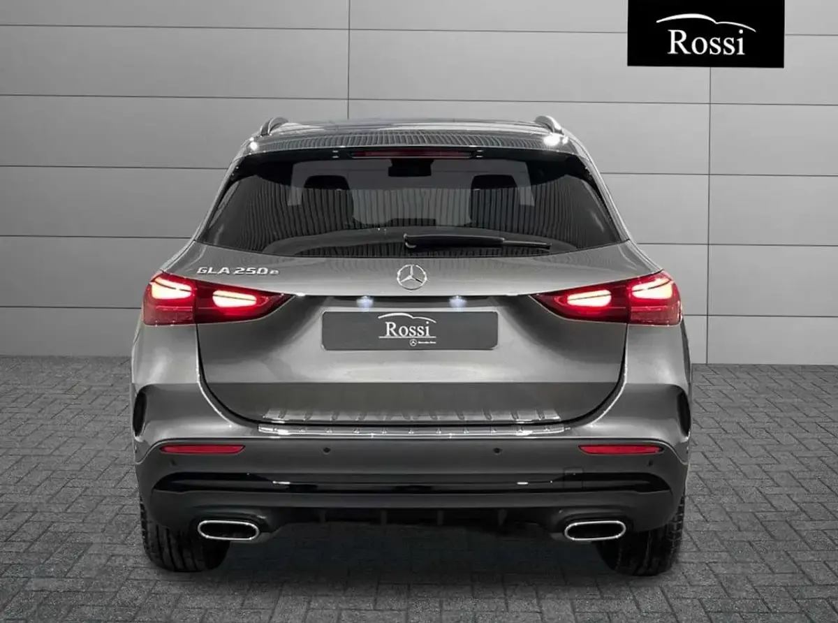 Nuova Mercedes GLA250 163 CV (119 kW) 2026 Grigio montagna SUV