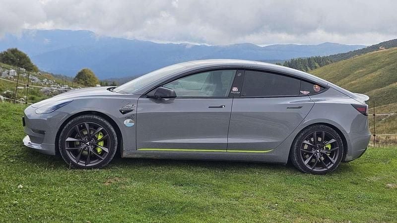 Grigio Usata 2020 Tesla Model 3 Tre volumi | 19.000 € (Buon prezzo) - Immagine 1/4
