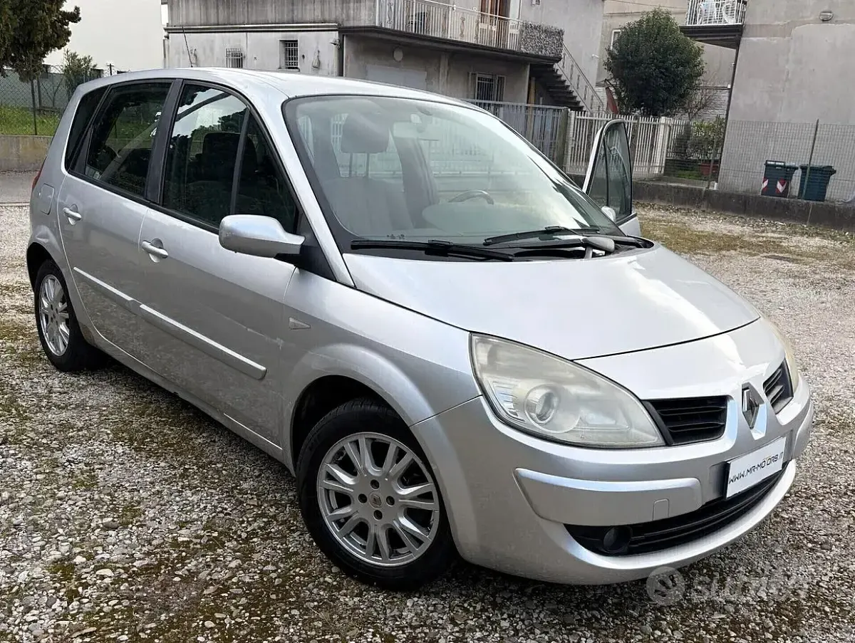 Usata Renault Scenic E-Tech 102 CV (75 kW) 2008 Grigio Monovolume
