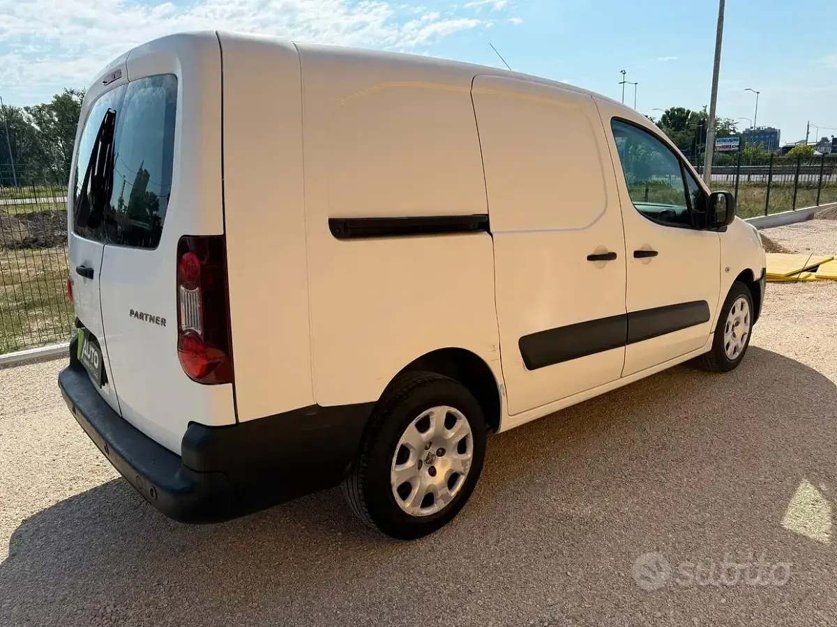 Usata Peugeot Partner 90 CV (66 kW) 2013 Bianco Monovolume