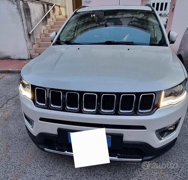 Bianco Usata 2018 Jeep Compass SUV | 21.999 € (Molto cara) - Immagine 1/4
