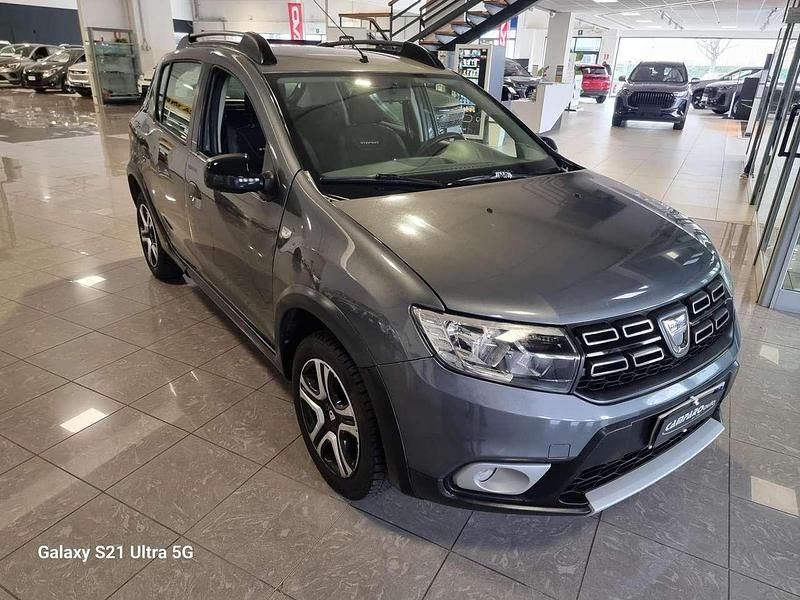 Usata Dacia Sandero Stepway 90 CV (66 kW) 2018 Grigio Berlina