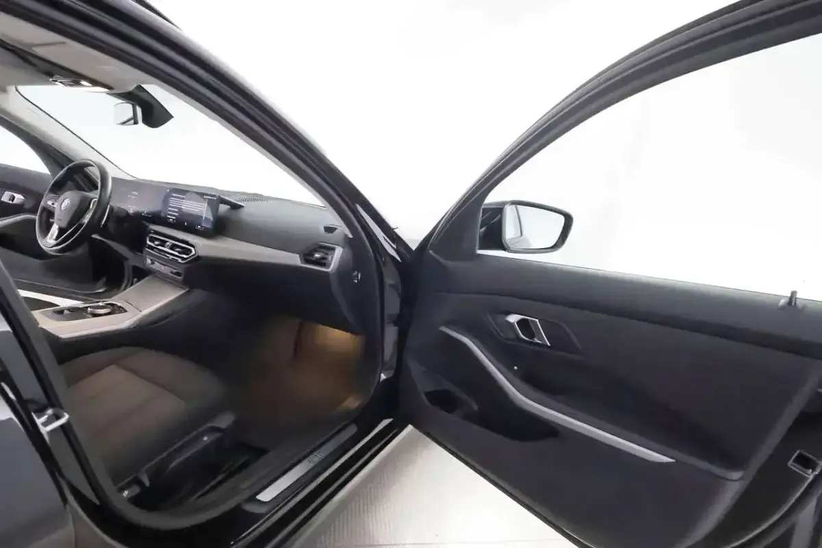 Usata BMW 318 156 CV (114 kW) 2024 Nero Station wagon