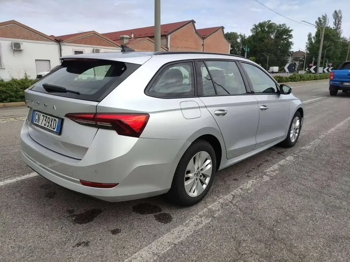 Käytetty Skoda Octavia Executive 116 HP (85 kW) 2023 Other Farmari