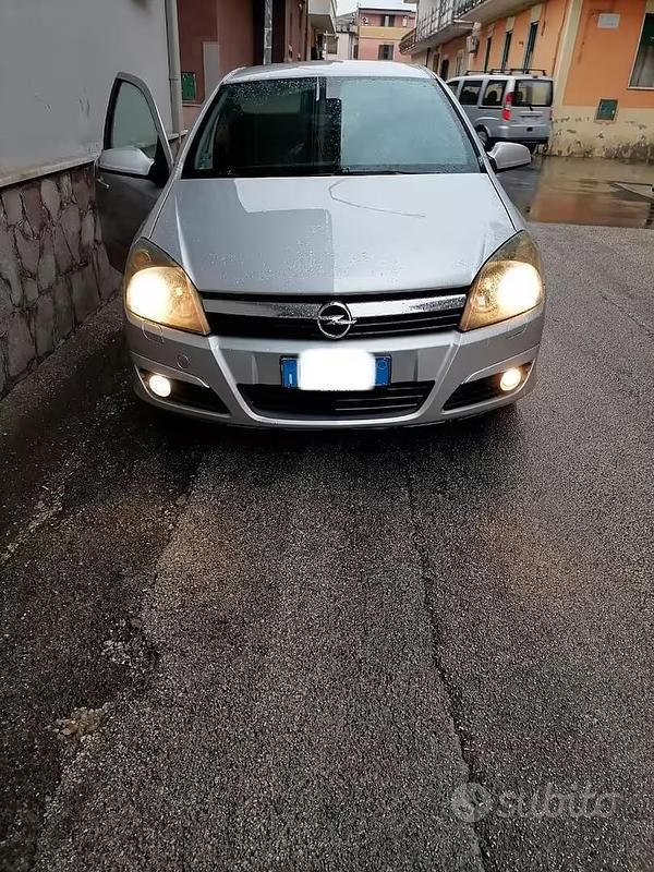 Usata Opel Astra Cosmo 101 CV (74 kW) 2004 Grigio Berlina