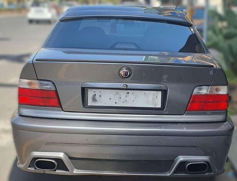 Usata BMW 325 Performance 143 CV (105 kW) 1997 Grigio Berlina