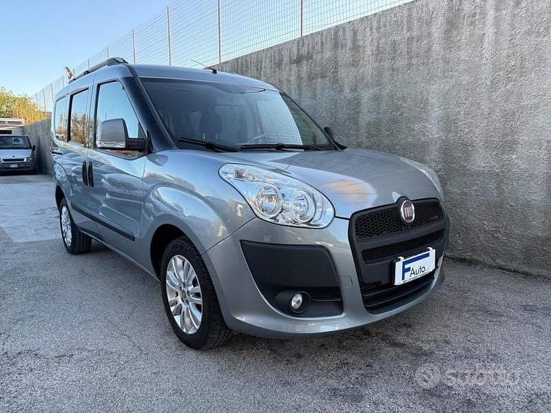 Usata Fiat Doblò Emotion 105 CV (77 kW) 2012 Grigio Monovolume