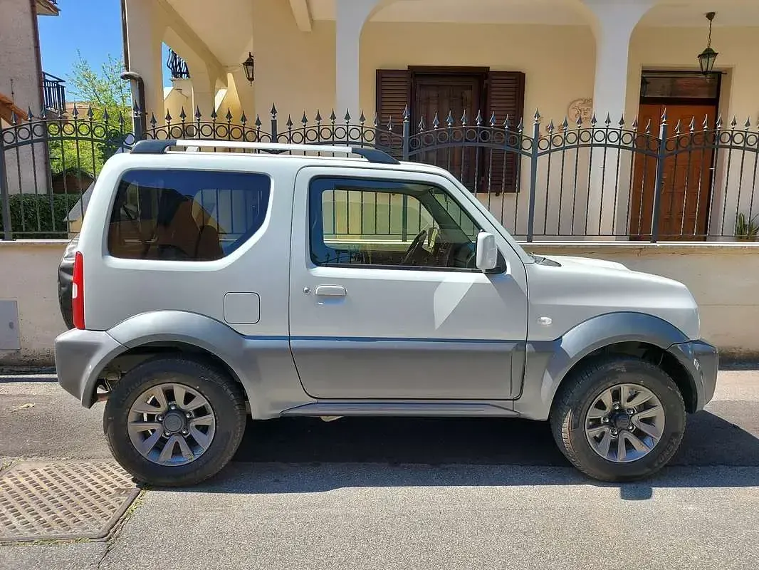 Usata Suzuki Jimny 86 CV (63 kW) 2015 Bianco SUV