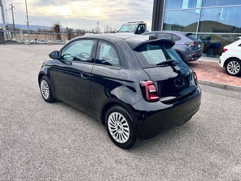 Usata Fiat 500e Action 86 kW (118 CV) 2022 Nero Berlina