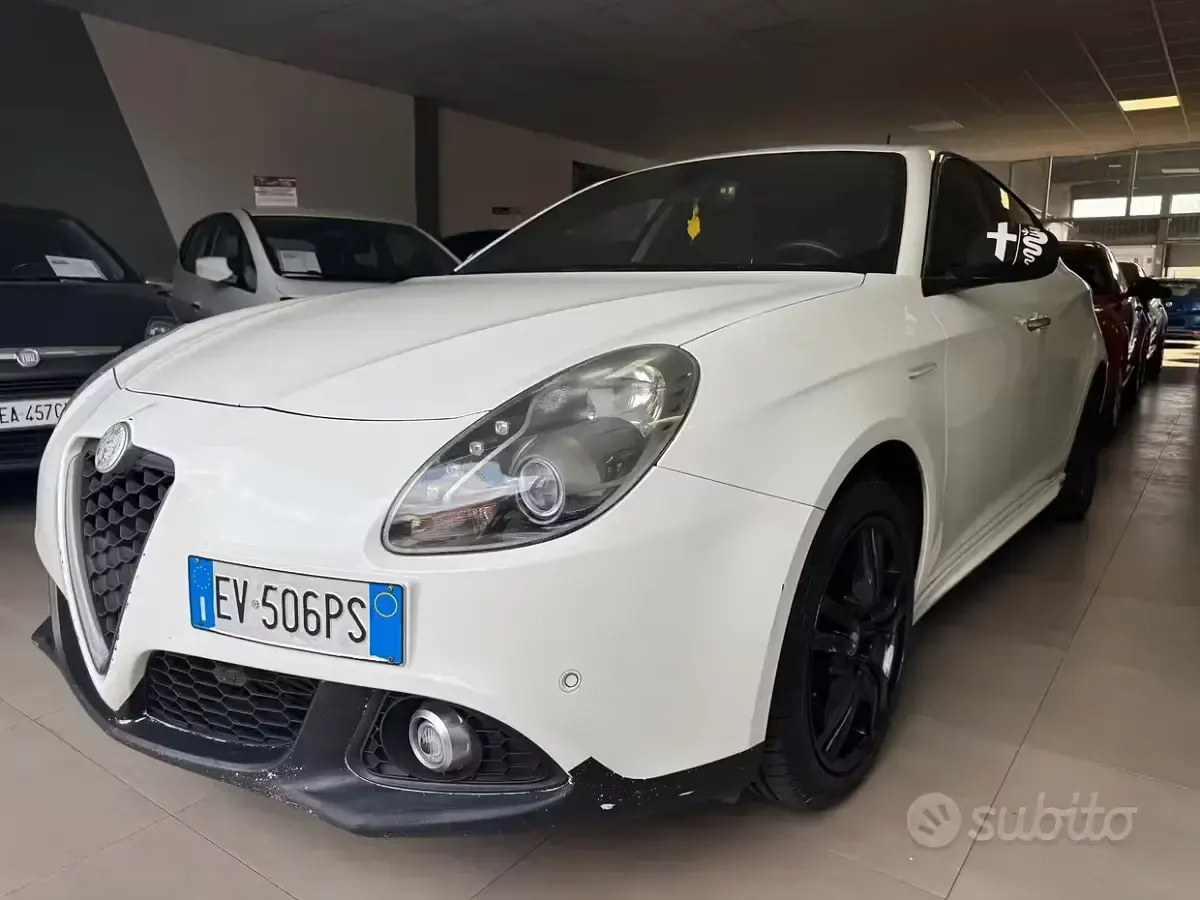 Usata Alfa Romeo Giulietta Distinctive 120 CV (88 kW) 2014 Bianco Utilitaria