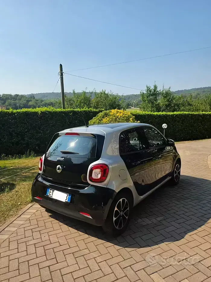 Usata Smart ForFour 71 CV (52 kW) 2015 Nero Utilitaria