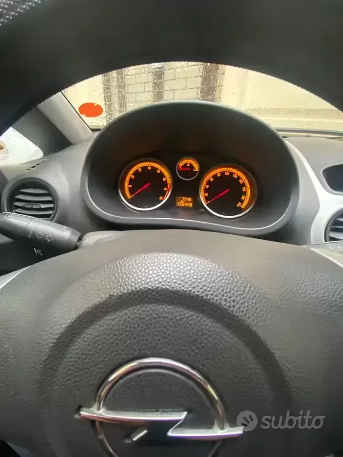 Usata Opel Corsa 80 CV (58 kW) 2009 Utilitaria