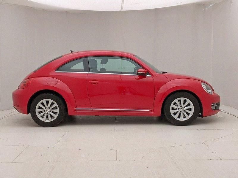 Usata VW Beetle Design 105 CV (77 kW) 2016 Rosso Utilitaria