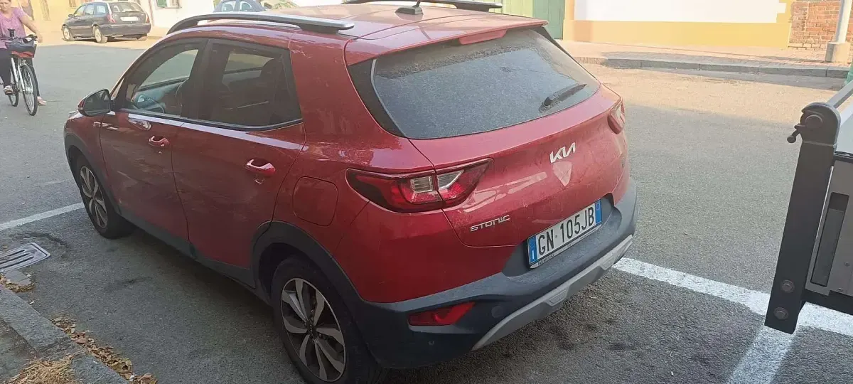 Usata Kia Stonic Style 82 CV (60 kW) 2023 Rosso SUV
