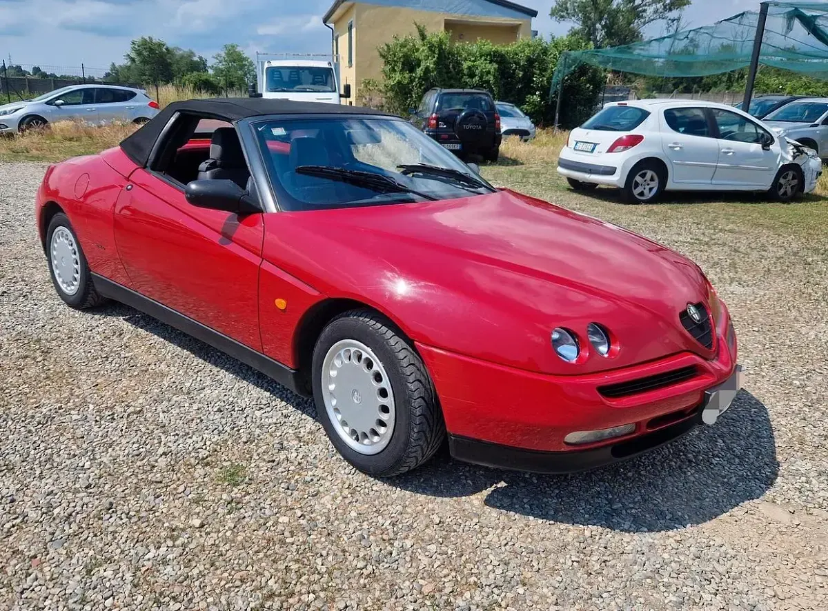 Usata Alfa Romeo Spider 150 CV (110 kW) 1996 Rosso Cabrio