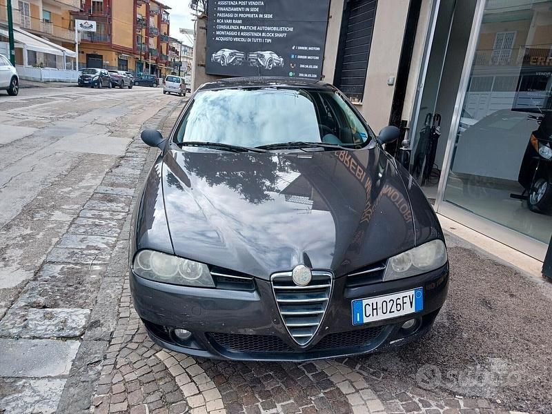 Usata Alfa Romeo 156 Distinctive 115 CV (84 kW) 2004 Grigio Station wagon